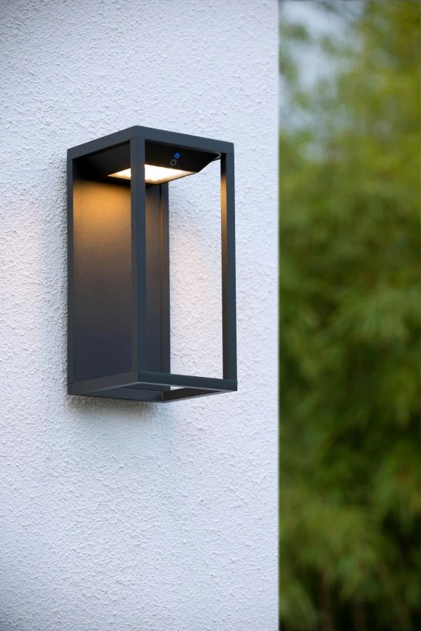 Lucide TENSO SOLAR - Wall light Indoor/Outdoor - LED - 1x2,2W 3000K - IP54 - Motion & Day/Night Sensor - Anthracite - ambiance 1